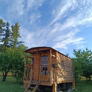 roulotte-romantique.hotels-rhonealpes.com/